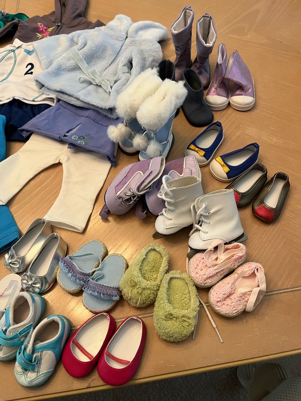 Bundle of American Girl doll clothes & accessories. - Picture 5 of 5